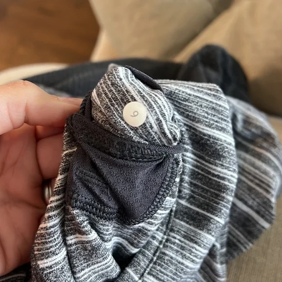 Lululemon 1/4 zip size 6 - Picture 11 of 11